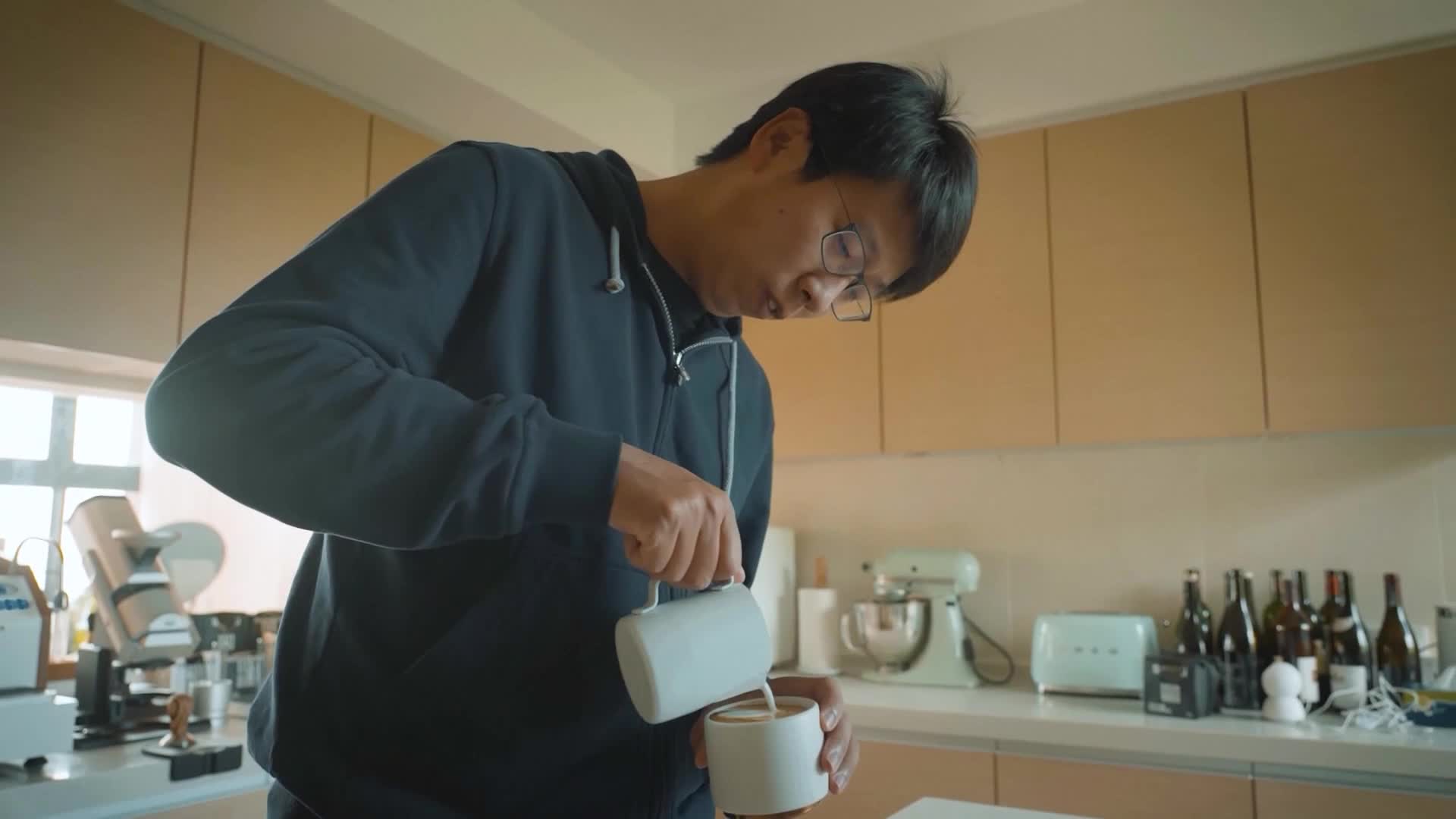 GIA TV Program Thumbnail, Poster