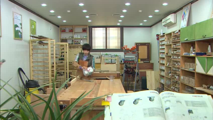 GIA TV Program Thumbnail, Poster